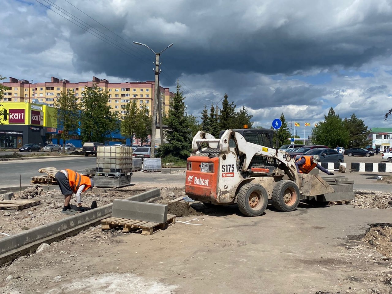 Дорожные работы на улице Труда