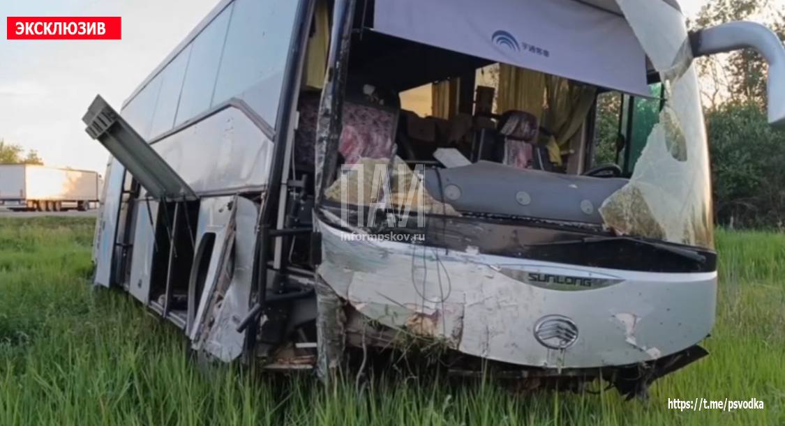 Столкновение автобуса и внедорожника в Великих Луках