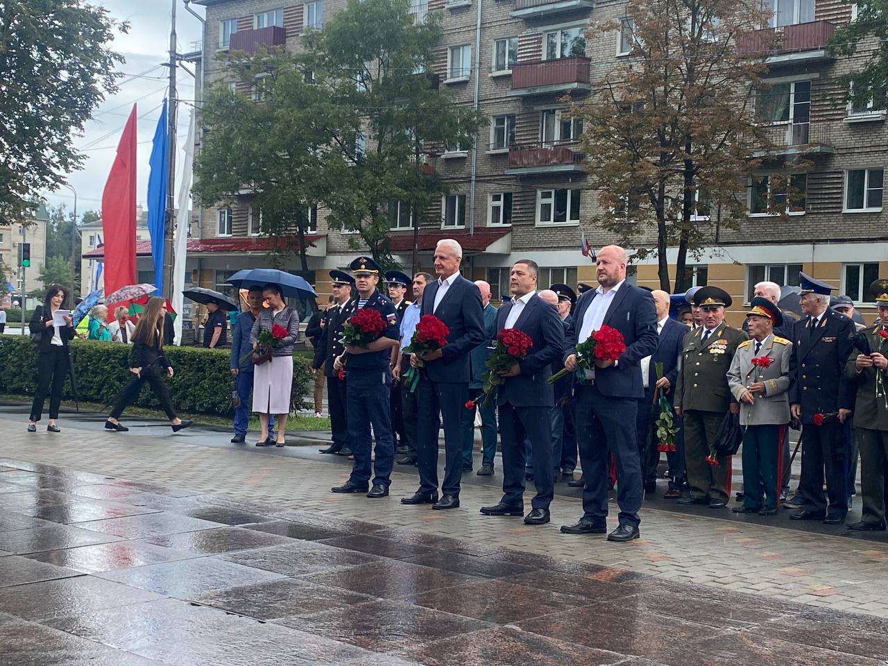 Возложение цветов и гирлянд к Могиле Неизвестного солдата состоялось в Пскове