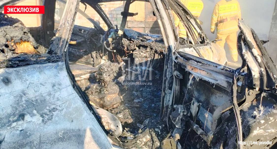 Очевидцы спасли водителя из горящего автомобиля в Пыталово