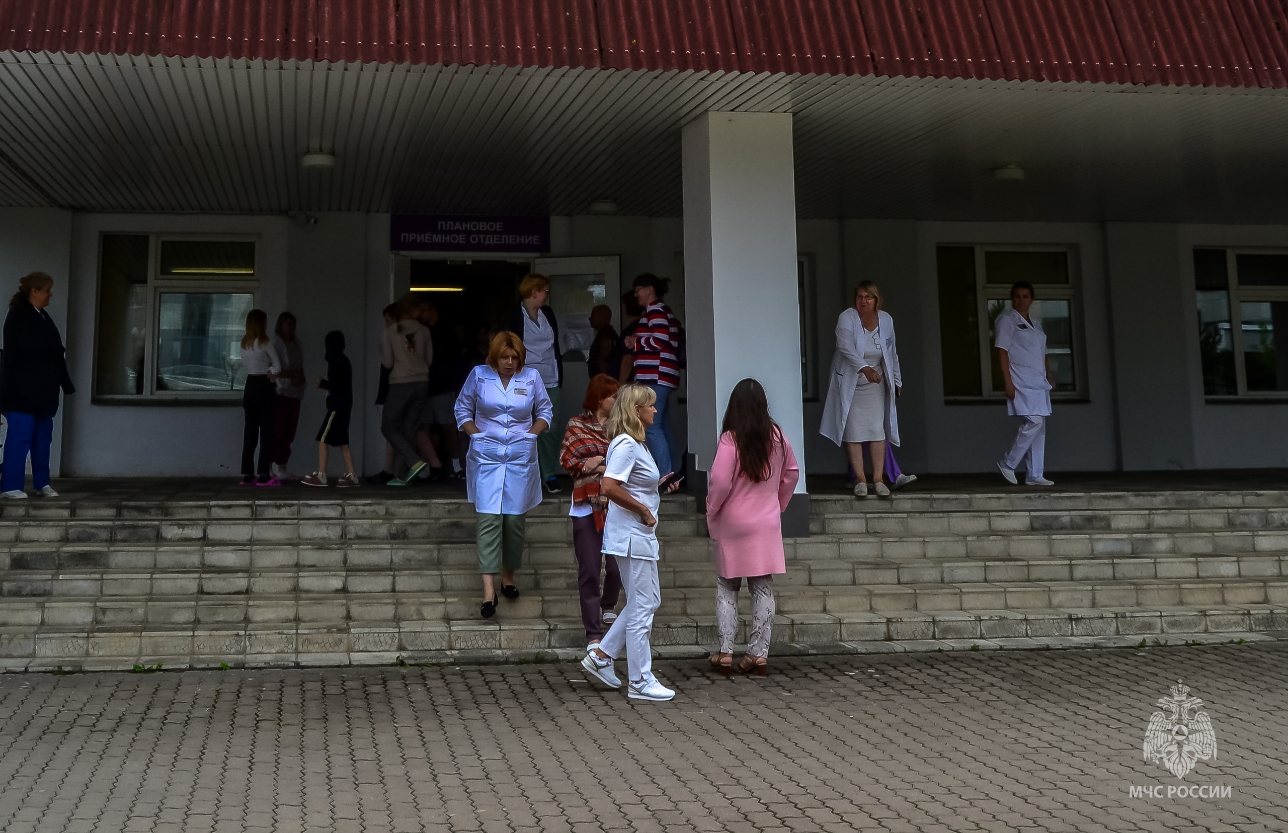 Пожарно-тактическое занятие прошло в детской областной больнице в Пскове