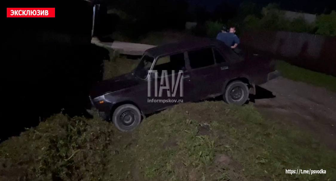Водитель наехал на троих человек в Острове