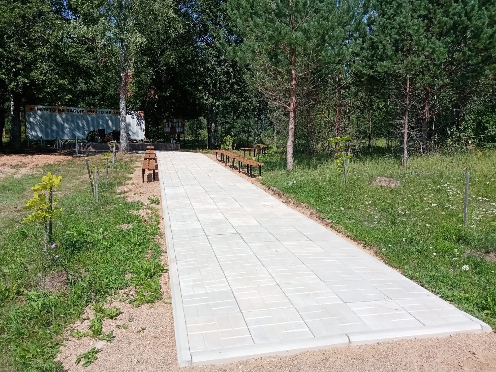 Воинское захоронение благоустроили в дерене Байкино Себежского района
