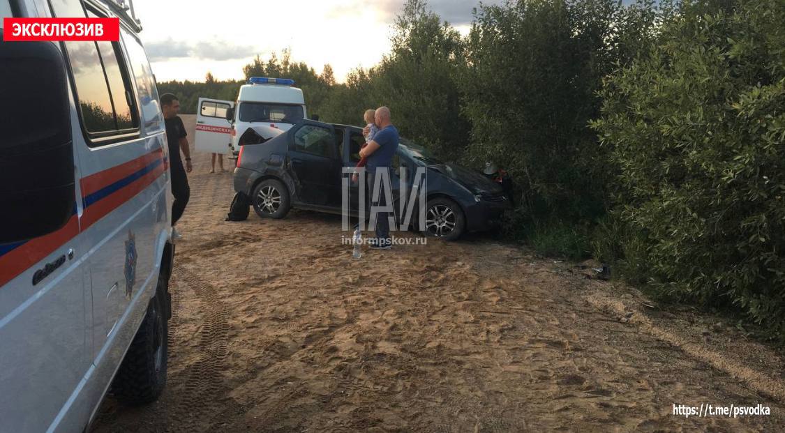 Несовершеннолетние пассажиры пострадали в ДТП в Псковском районе