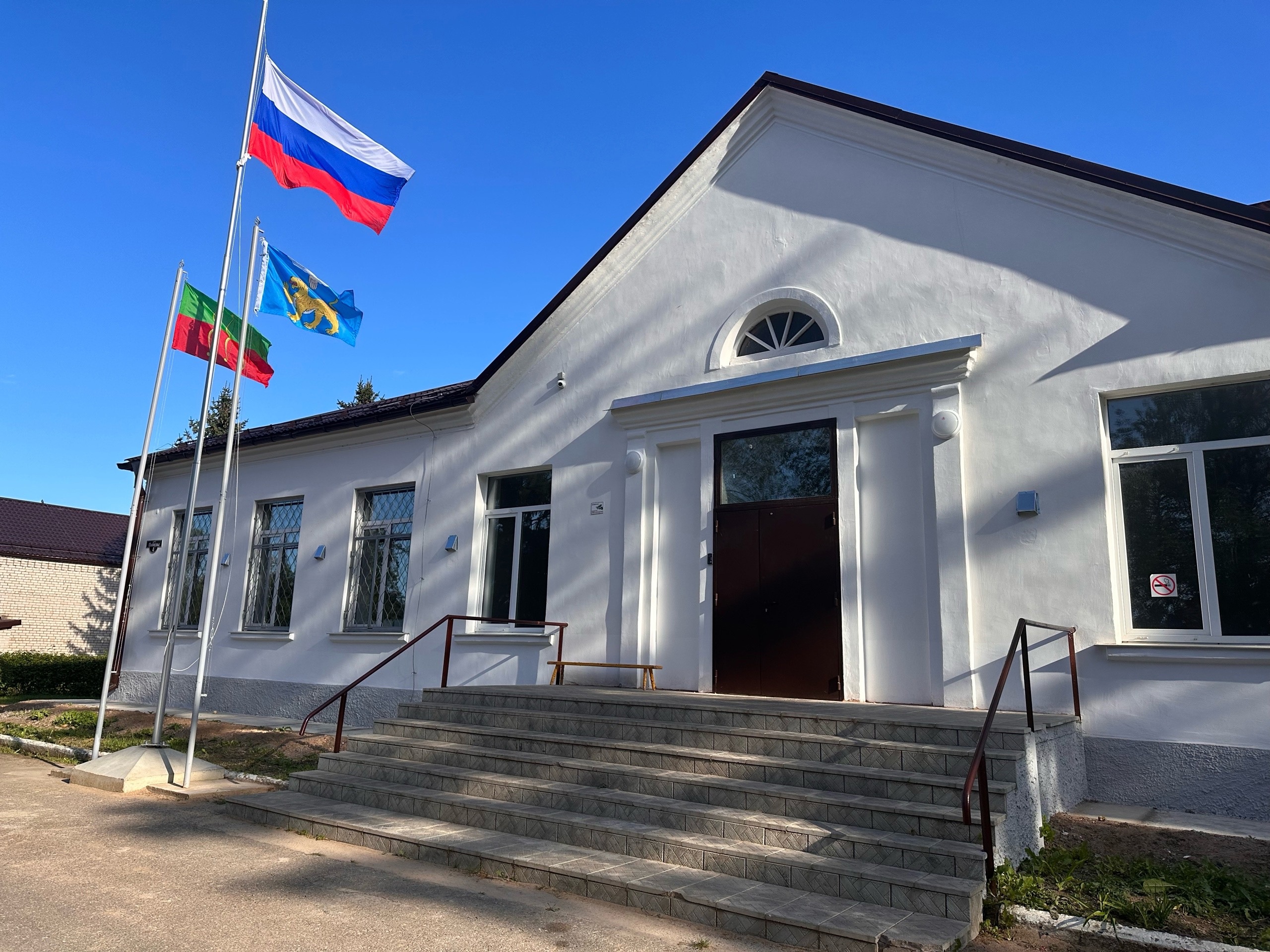 Замгубернатора Вера Емельянова оценила ремонт Булынинской школы