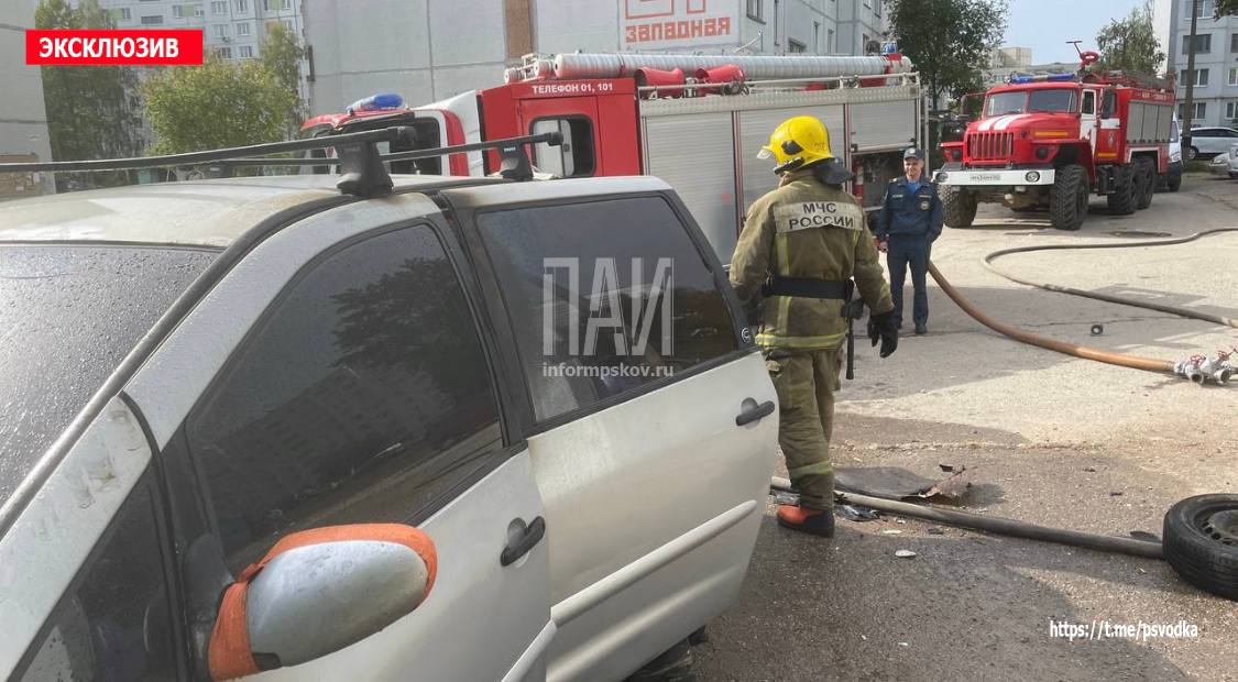 Автомобиль сгорел в Пскове