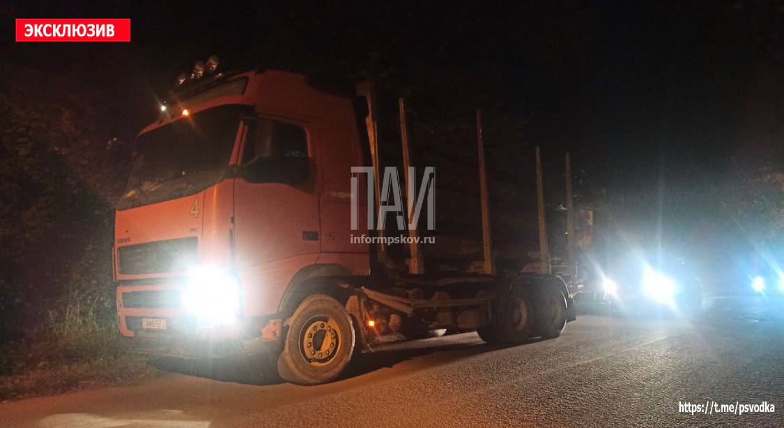 Лесовоз вырвал магистральную трубу 