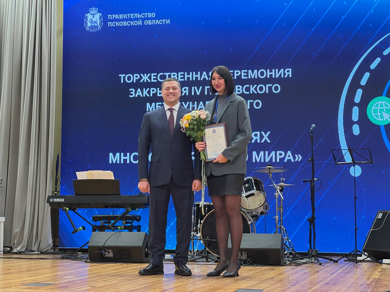 Михаил Ведерников наградил журналистов издательского дома «Медиацентр 60»