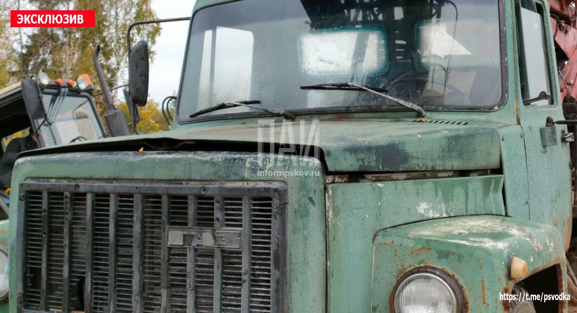 Пожарные ликвидировали возгорание автоподъемника в Пыталовском районе 