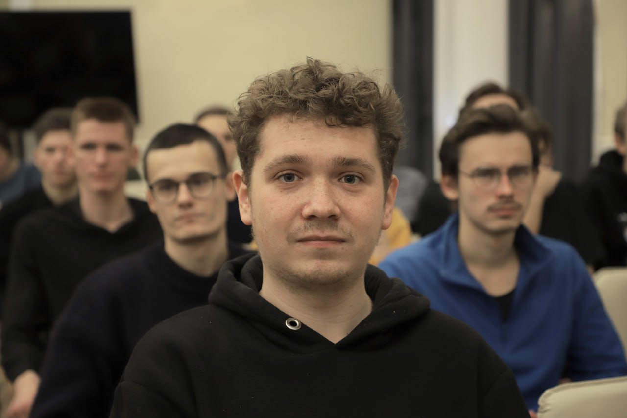 Популяризатор математики из МФТИ выступил перед псковскими студентами