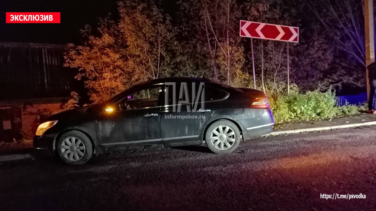 Два автомобиля столкнулись ночью в Новосокольниках