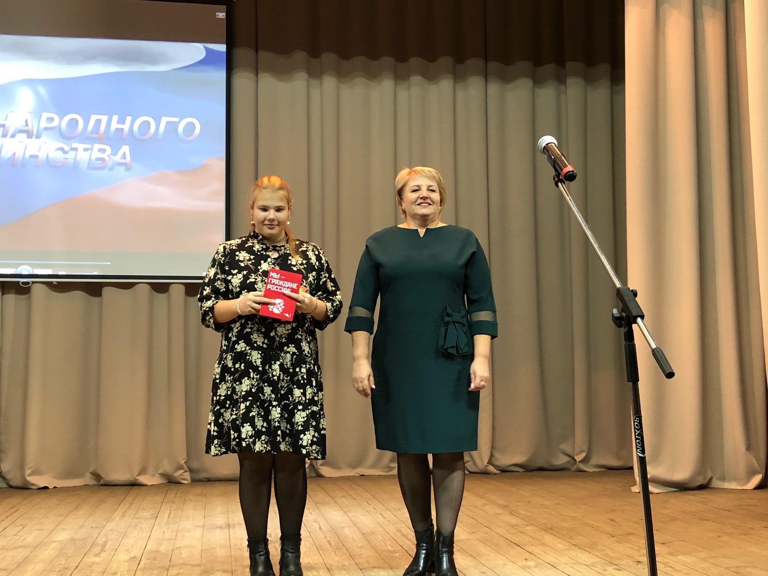 Благотворительный концерт «В единстве народа – единство страны» состоялся в Новоржеве