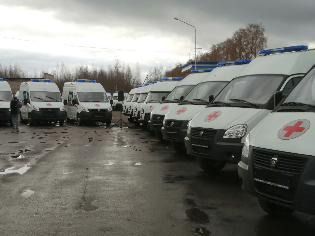 12 новых автомобилей пополнили автопарк Псковской станции скорой помощи