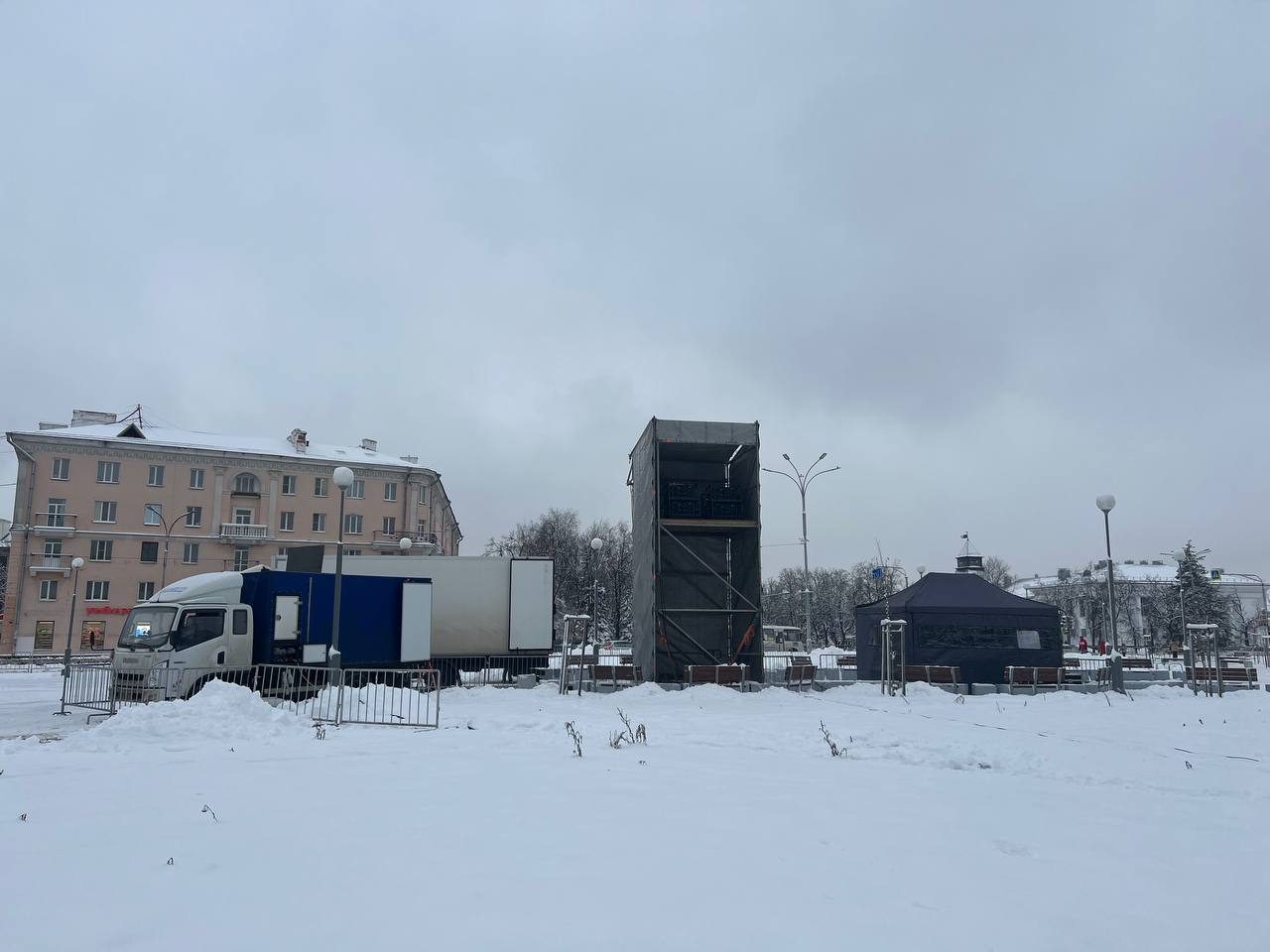 Подготовка к цифровому концерту фестиваля «Родина – герой» идёт на площади Ленина в Пскове