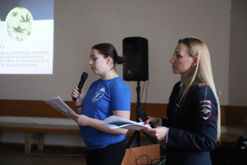 Псковские полицейские рассказали иностранным студентам об особенностях законодательства России