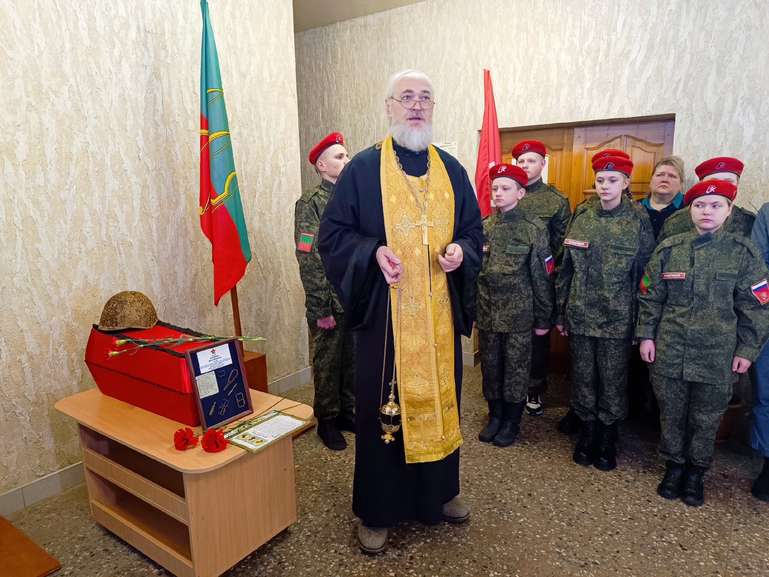 Останки погибшего в Великолукском районе красноармейца передали для перезахоронения в Челябинской области