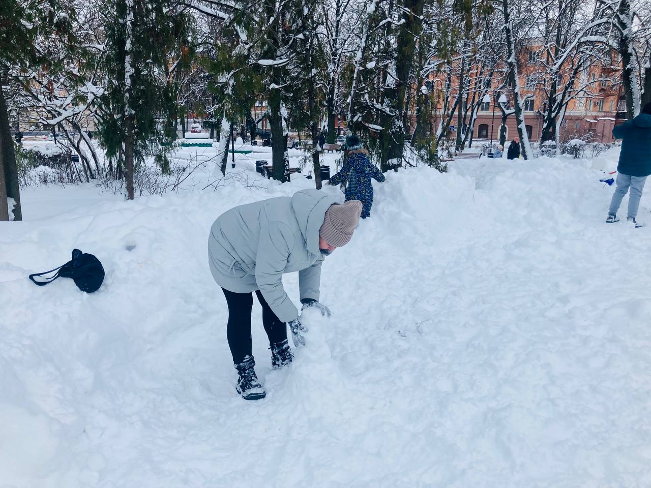 Великолучане устроили конкурс снеговиков