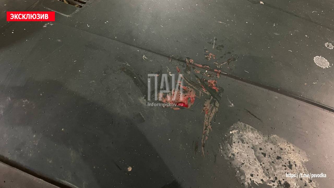 Автомобиль сбил 20-летнюю девушку на Октябрьском проспекте в Пскове