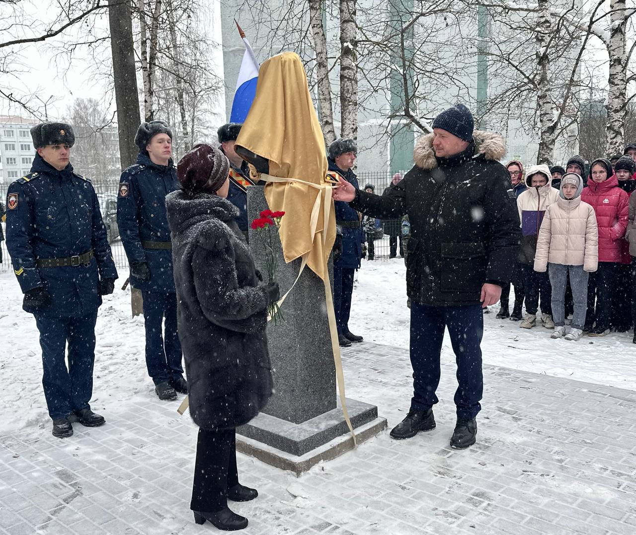 Бюст Герою России Сергею Самойлову установили в Пскове