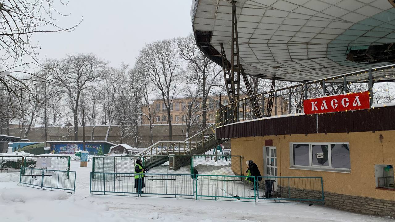 Каток открылся в Летнем саду Пскова