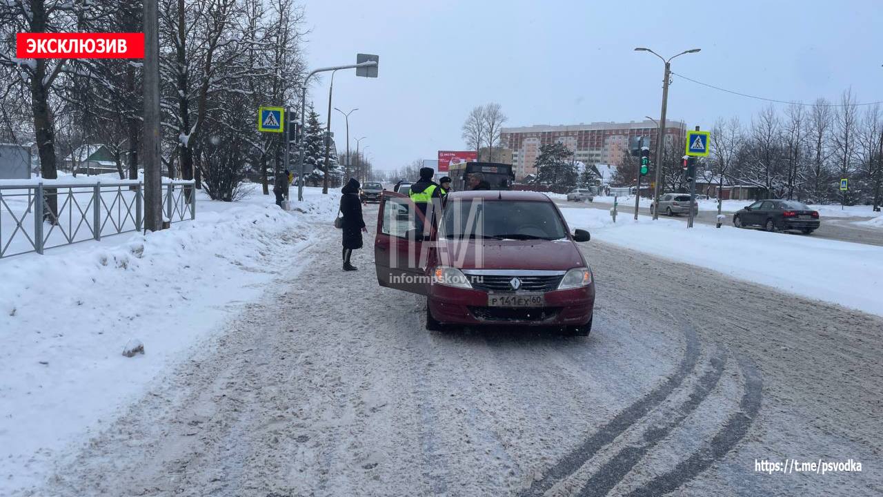 Пенсионерку сбили на пешеходном переходе в Пскове