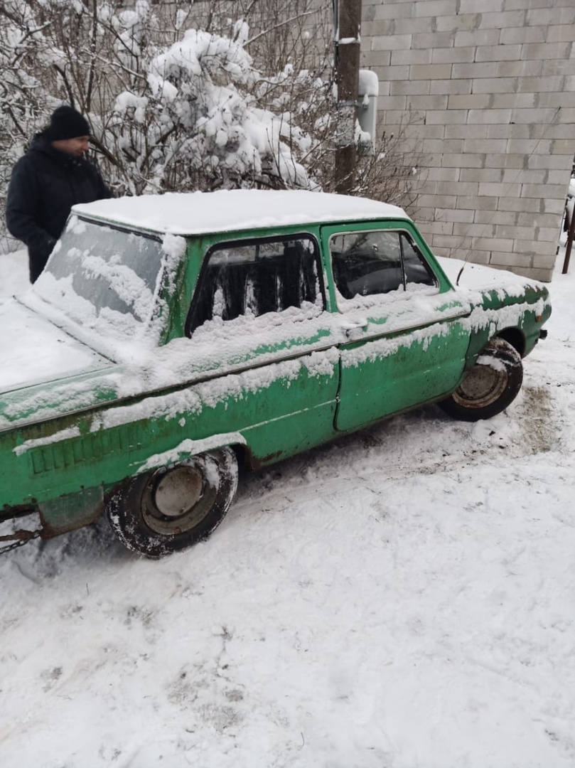 Превращение «Запорожца» в новогодний арт-объект