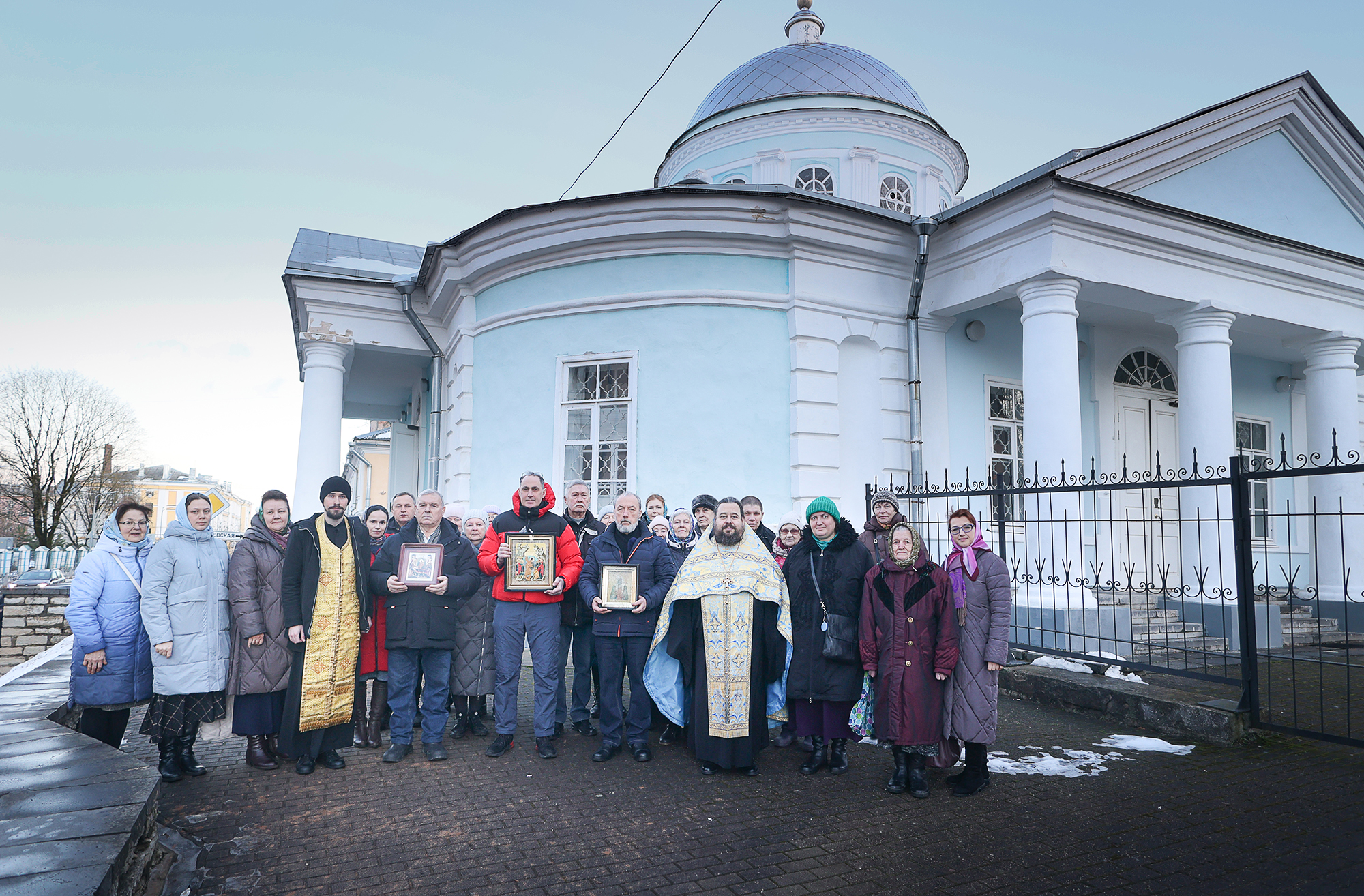 Крестным ходом вокруг Пскова