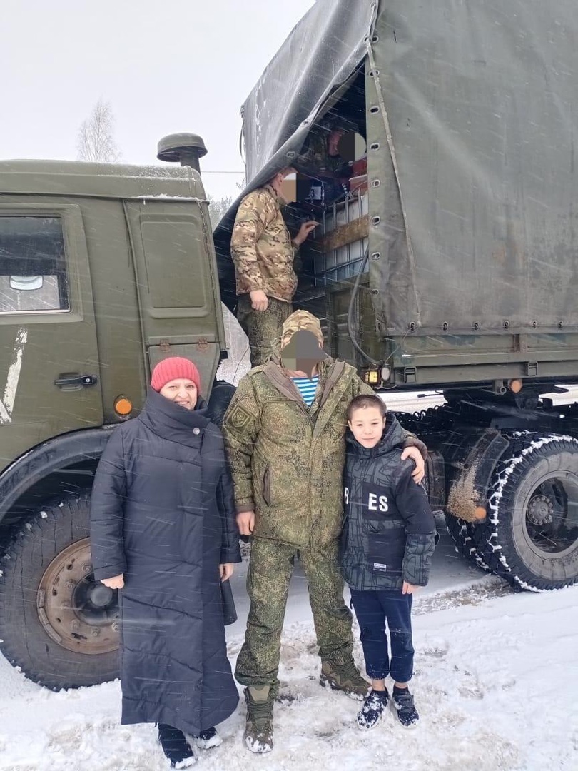 Жители Красногородского района передали военнослужащим в зоне СВО новогодние посылки