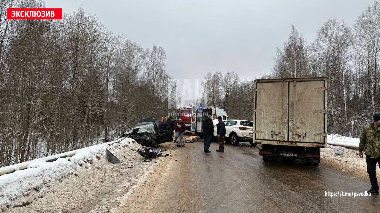 Двое детей и трое взрослых пострадали в ДТП на трассе в Невельском районе