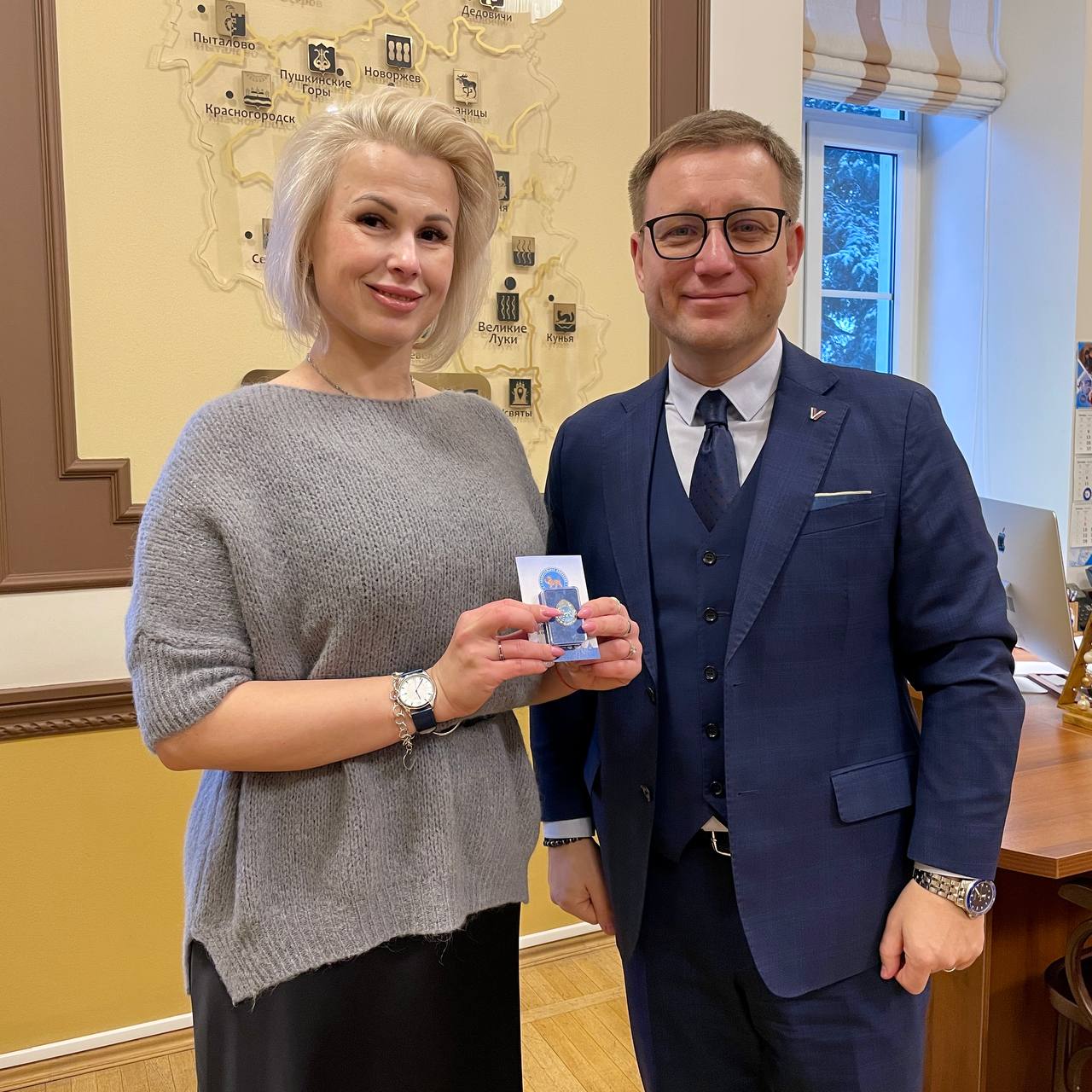 Игорь Сопов наградил псковичей за содействие в организации выборов