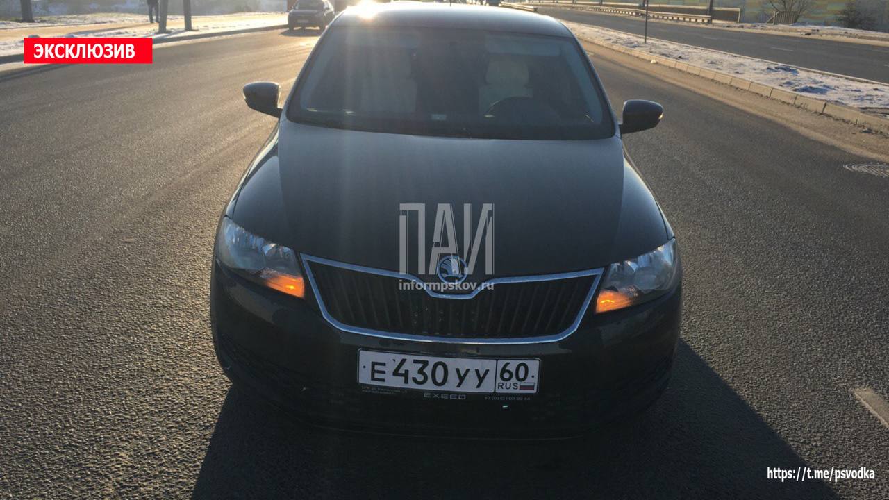 Три автомобиля столкнулись на мосту Александра Невского в Пскове