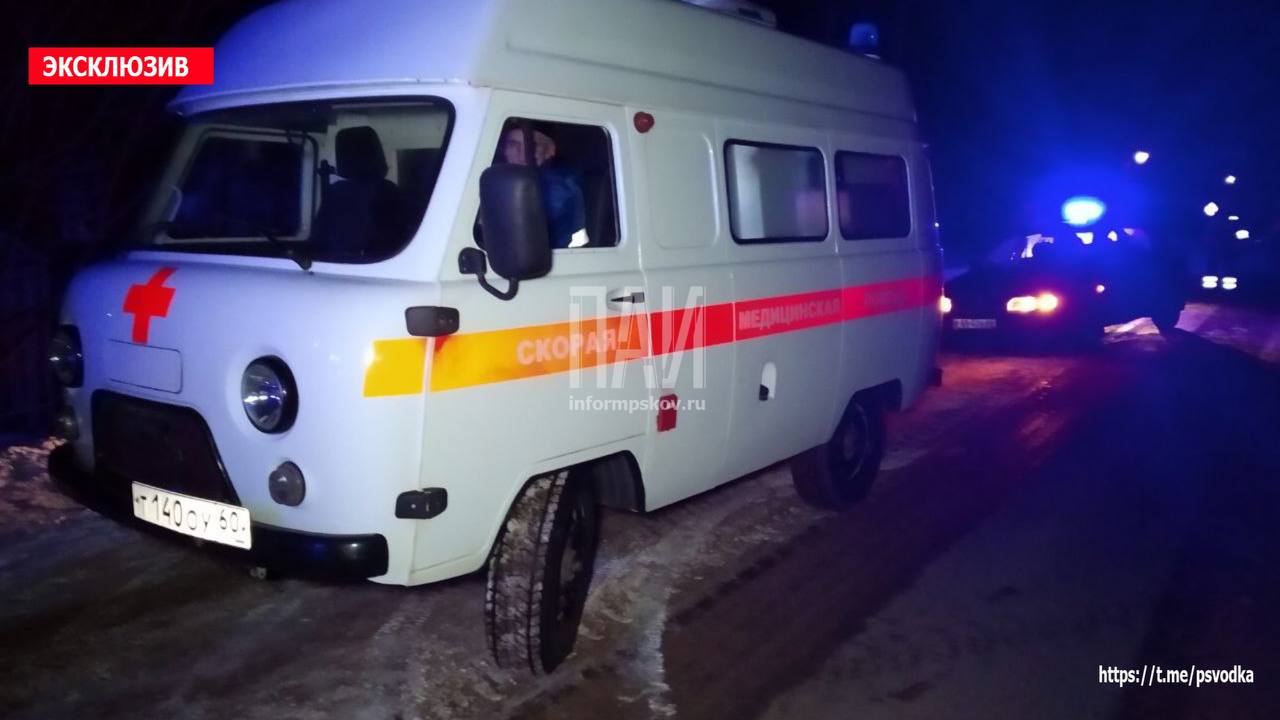 В Кунье автомобиль столкнулся с трактором, гружённым брёвнами