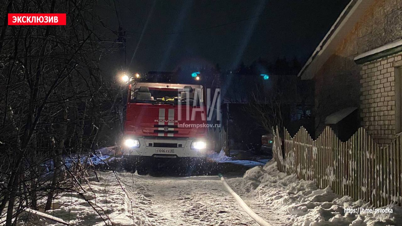 Жилой дом сгорел в Великих Луках