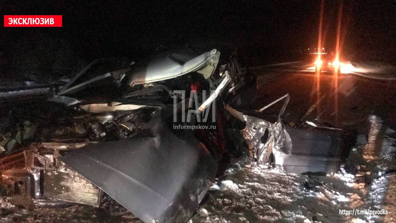 Водитель погиб на месте после столкновения с рейсовым автобусом в Палкинском районе