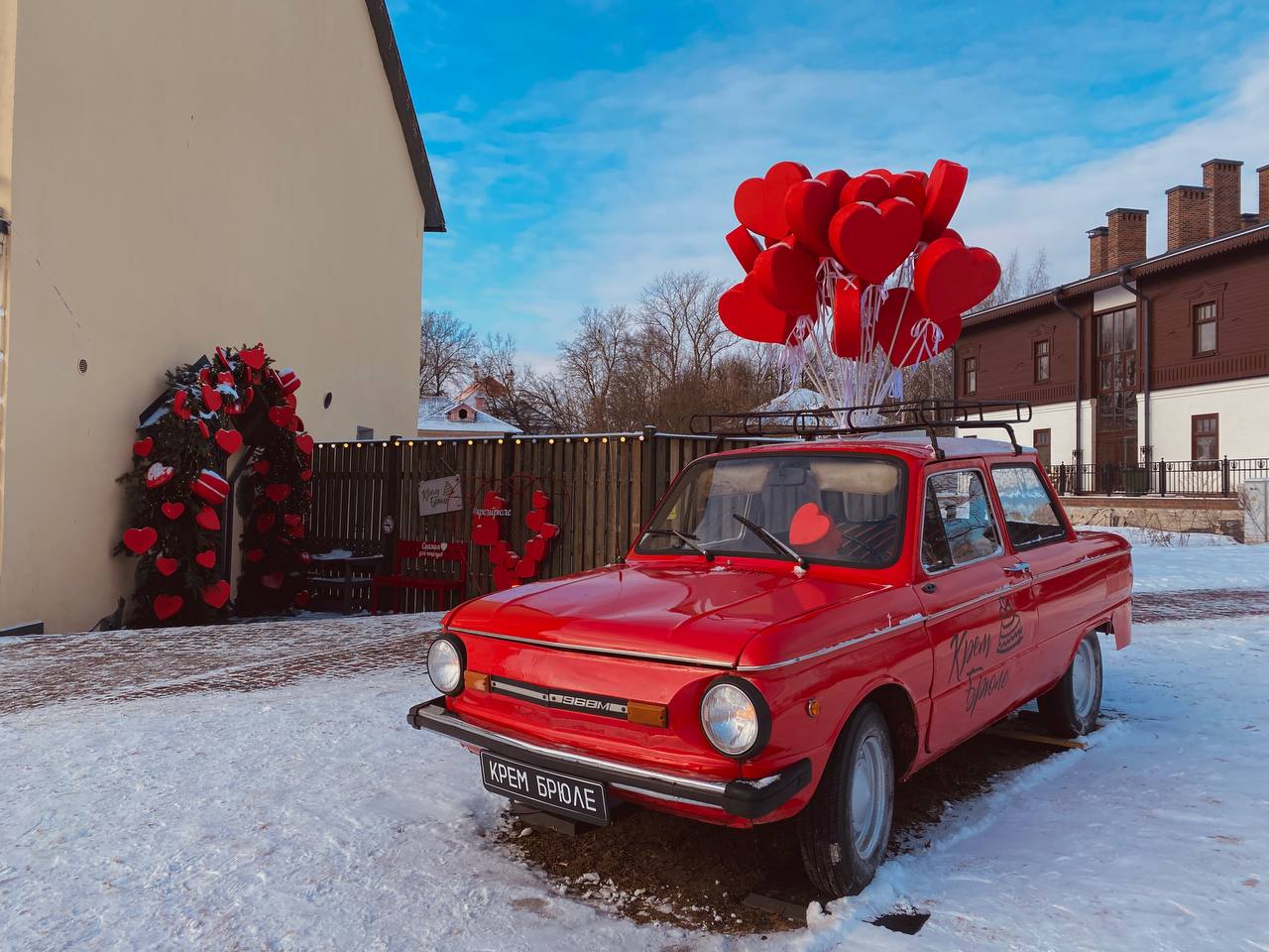 Новый декор у кафе «Крем-брюле»