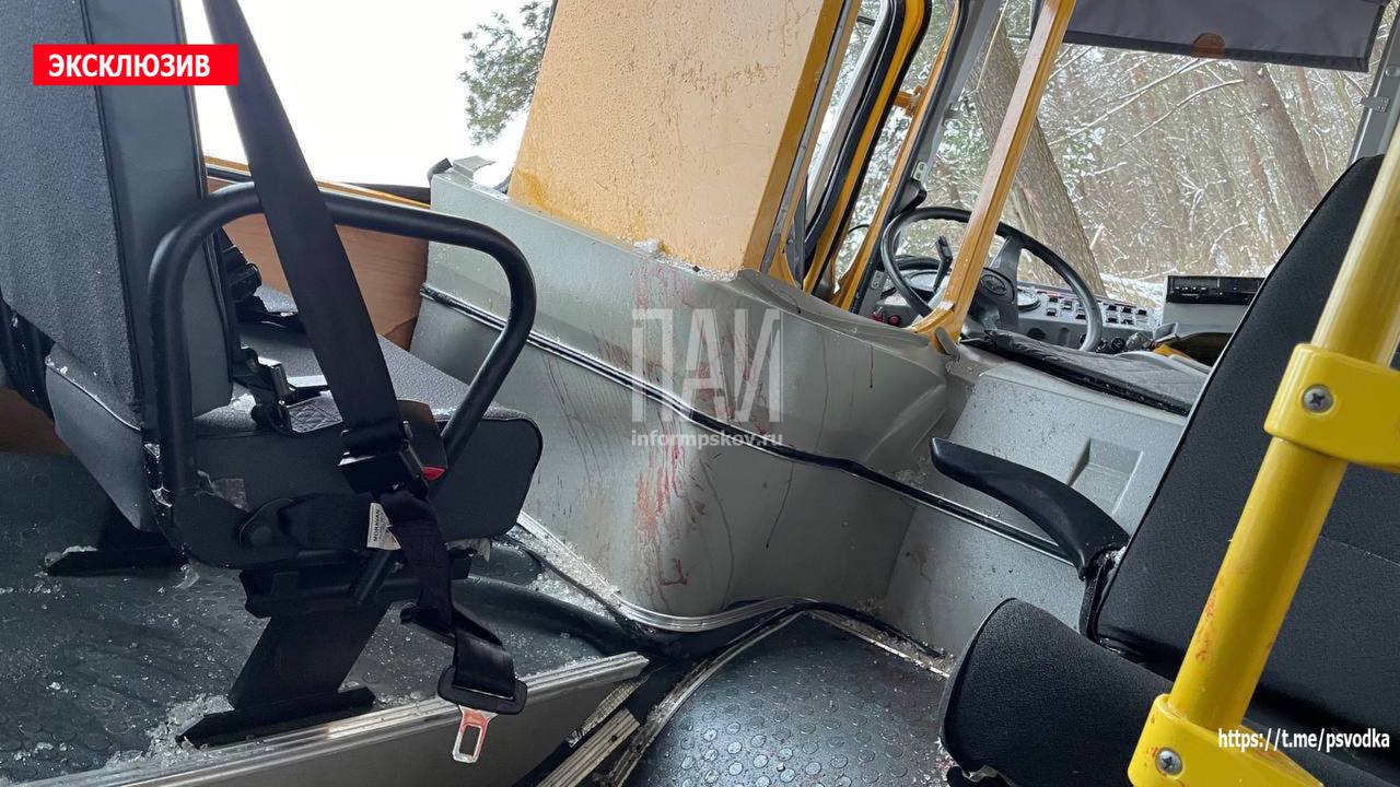 ДТП с фурой и школьным автобусом в Пушкиногорском районе