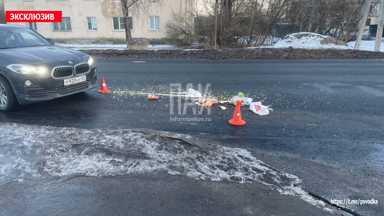 Автомобиль сбил 16-летнего подростка в Пскове