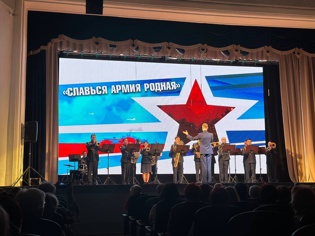 Концерт в Доме офицеров