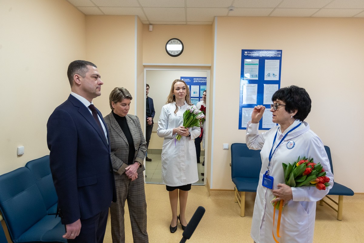 Отделение профилактики Псковской городской поликлиники посетил губернатор Псковской области