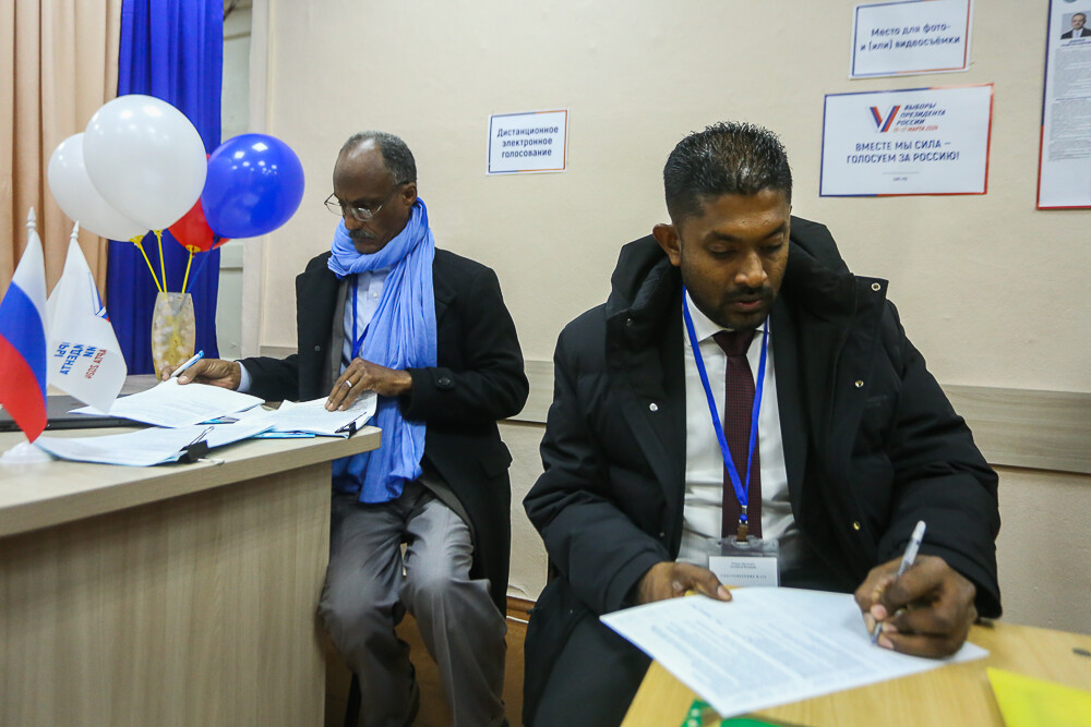 Международные наблюдатели и эксперты работают на выборах в Псковской области