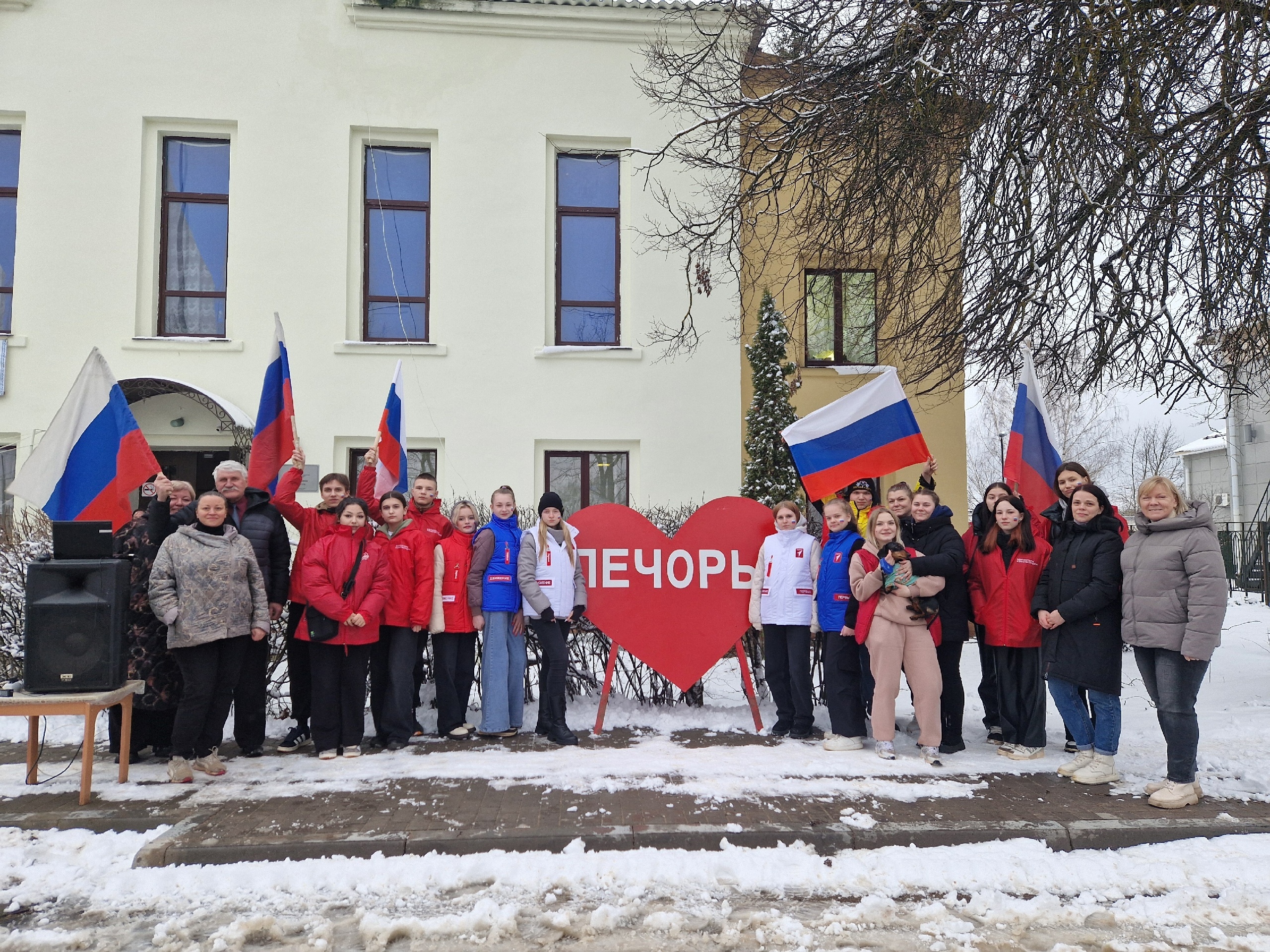 Автопробегом отметили в Печорах 10-летие со дня воссоединения Крыма с Россией