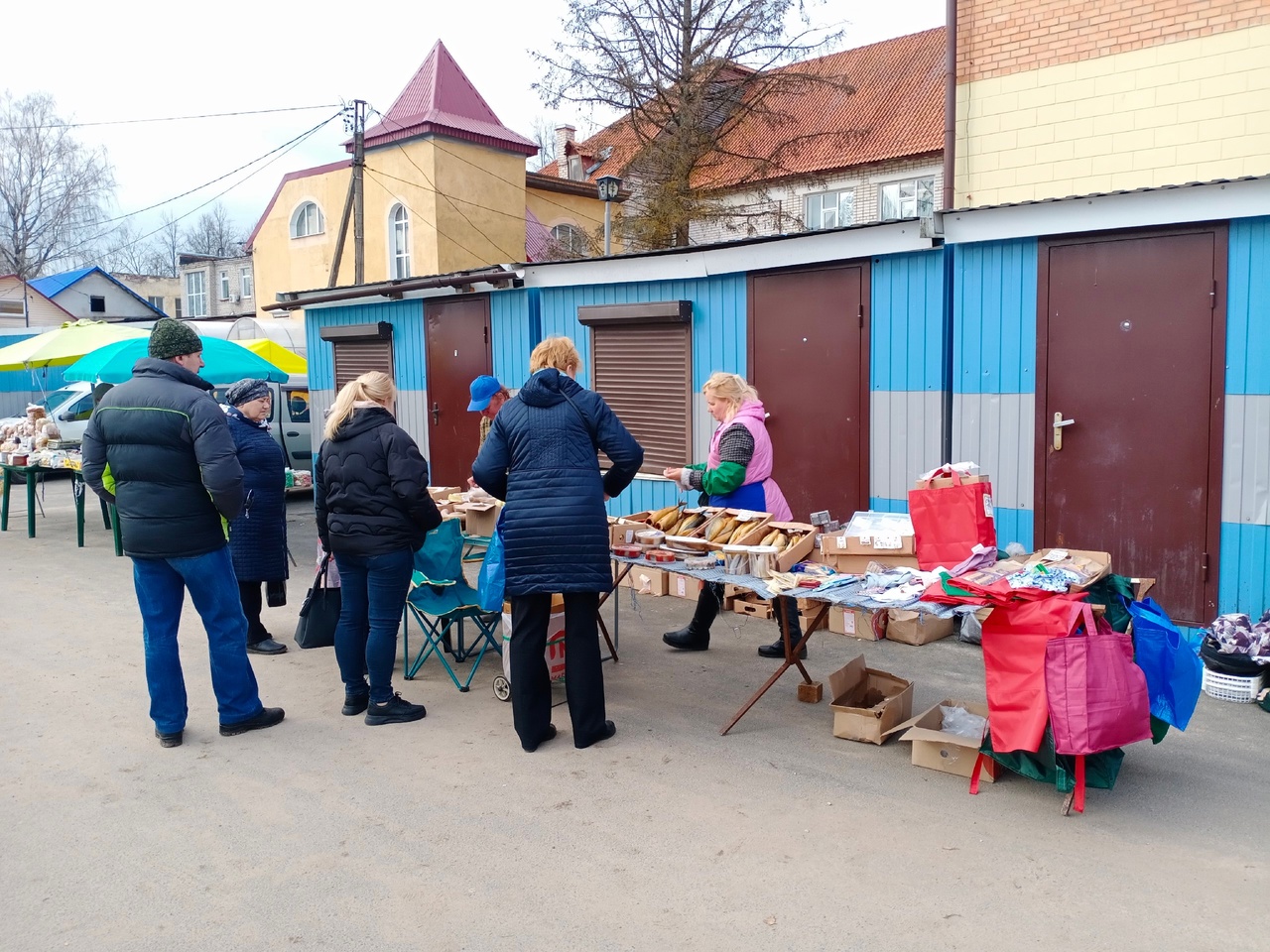 Весенняя сельхозярмарка проходит в Стругах Красных