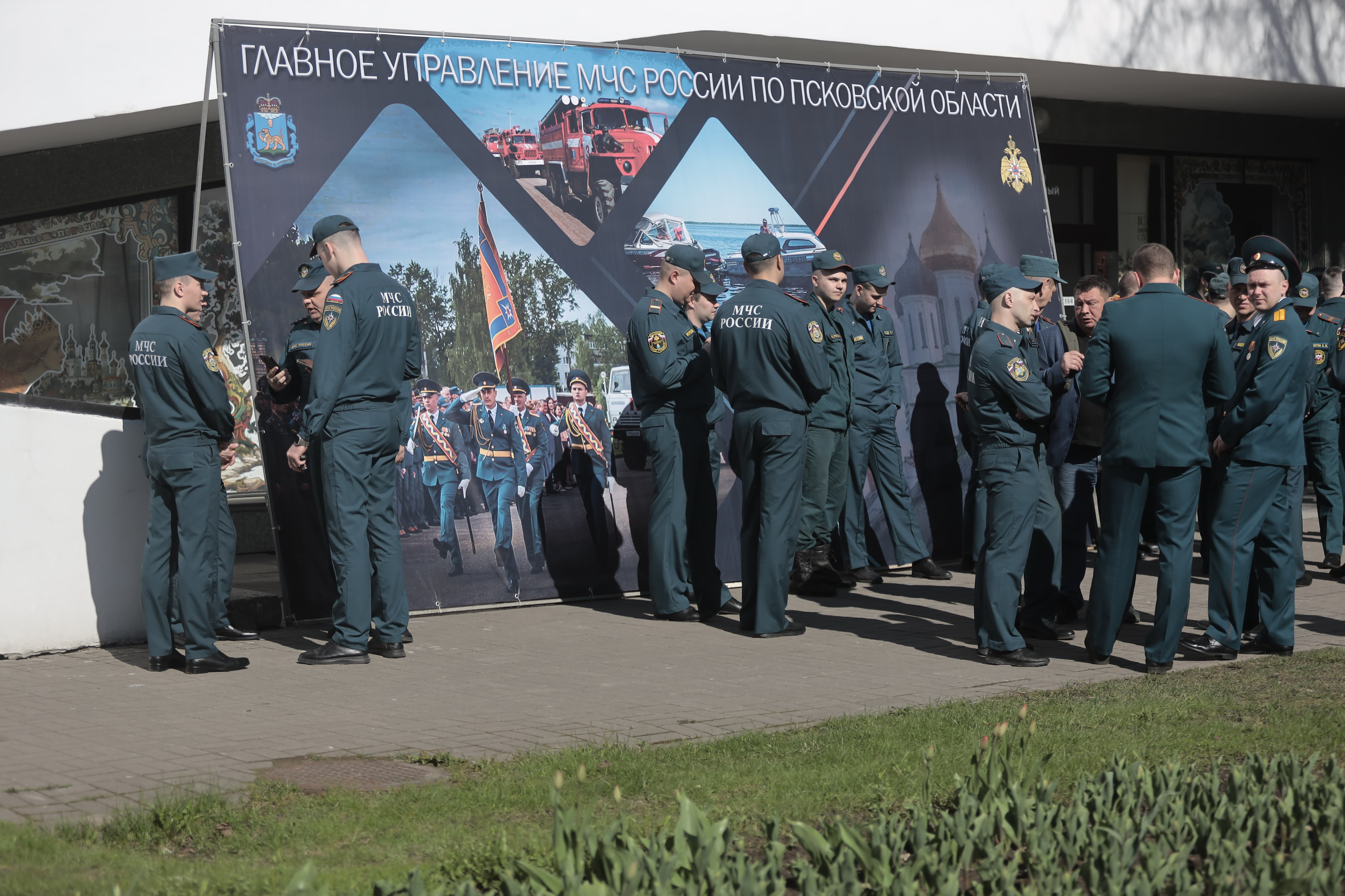 Особо отличившихся пожарных наградили в Псковской области