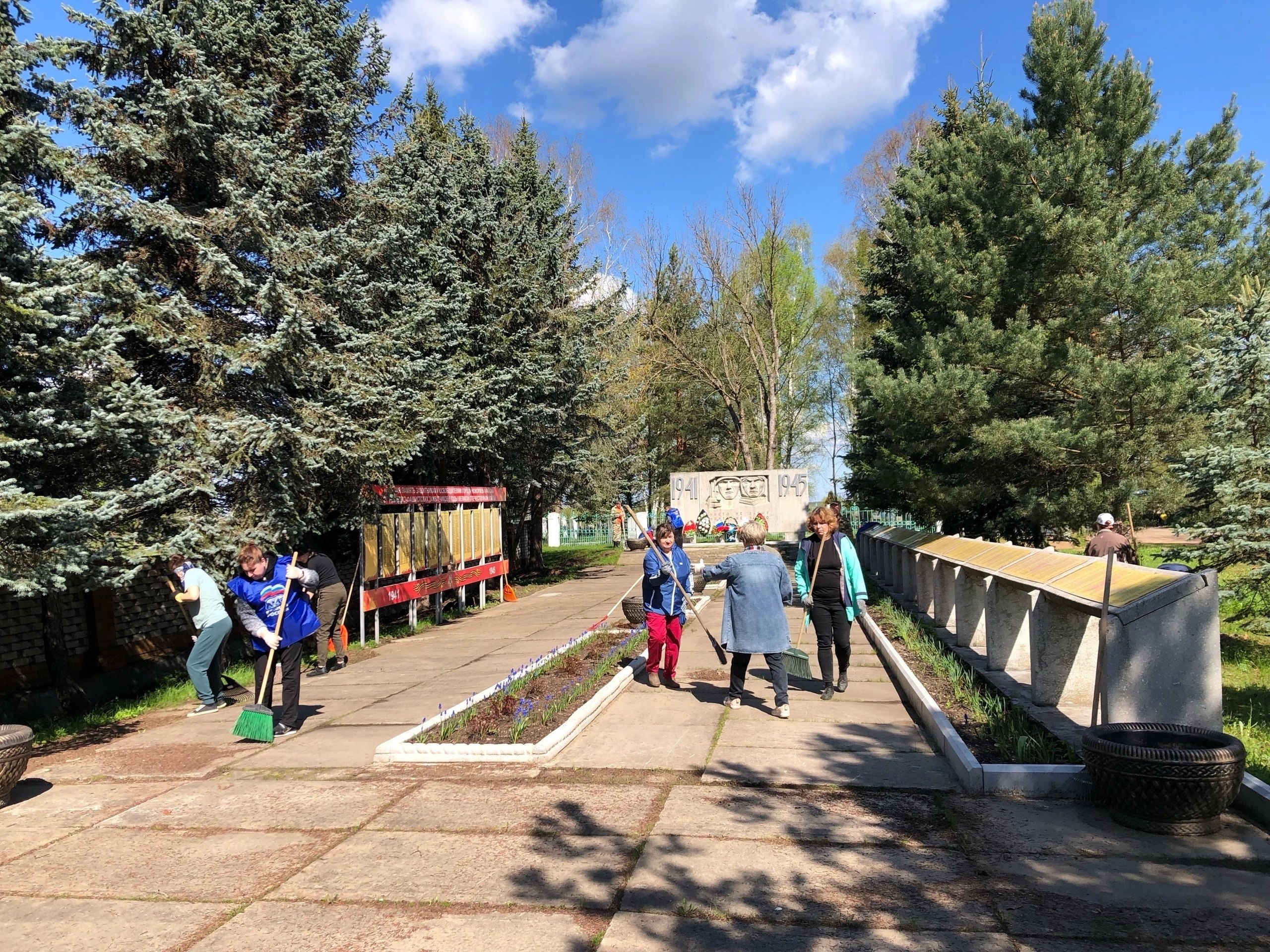 В Новоржеве прошёл субботник