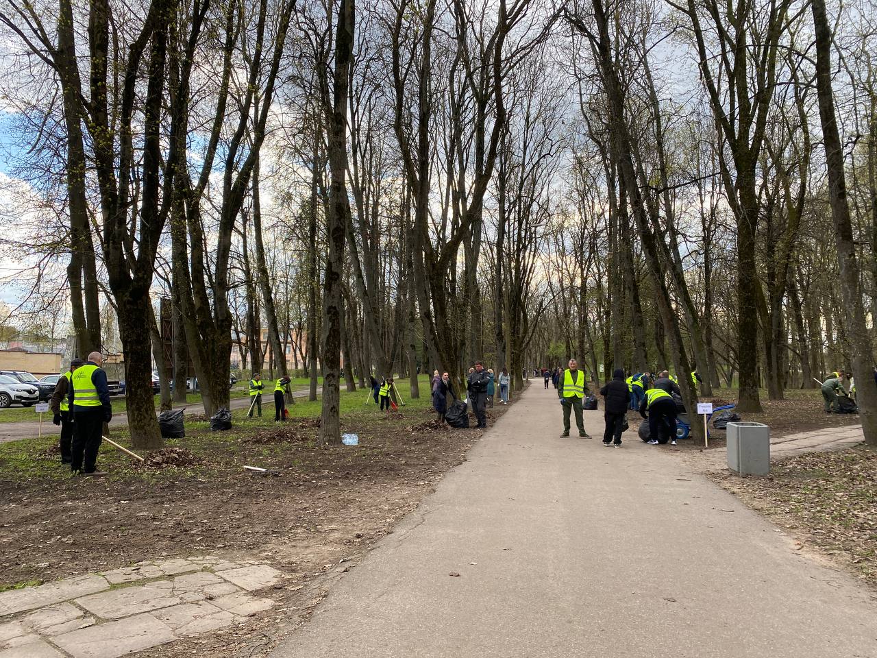 Субботник в Ботаническом саду Пскова