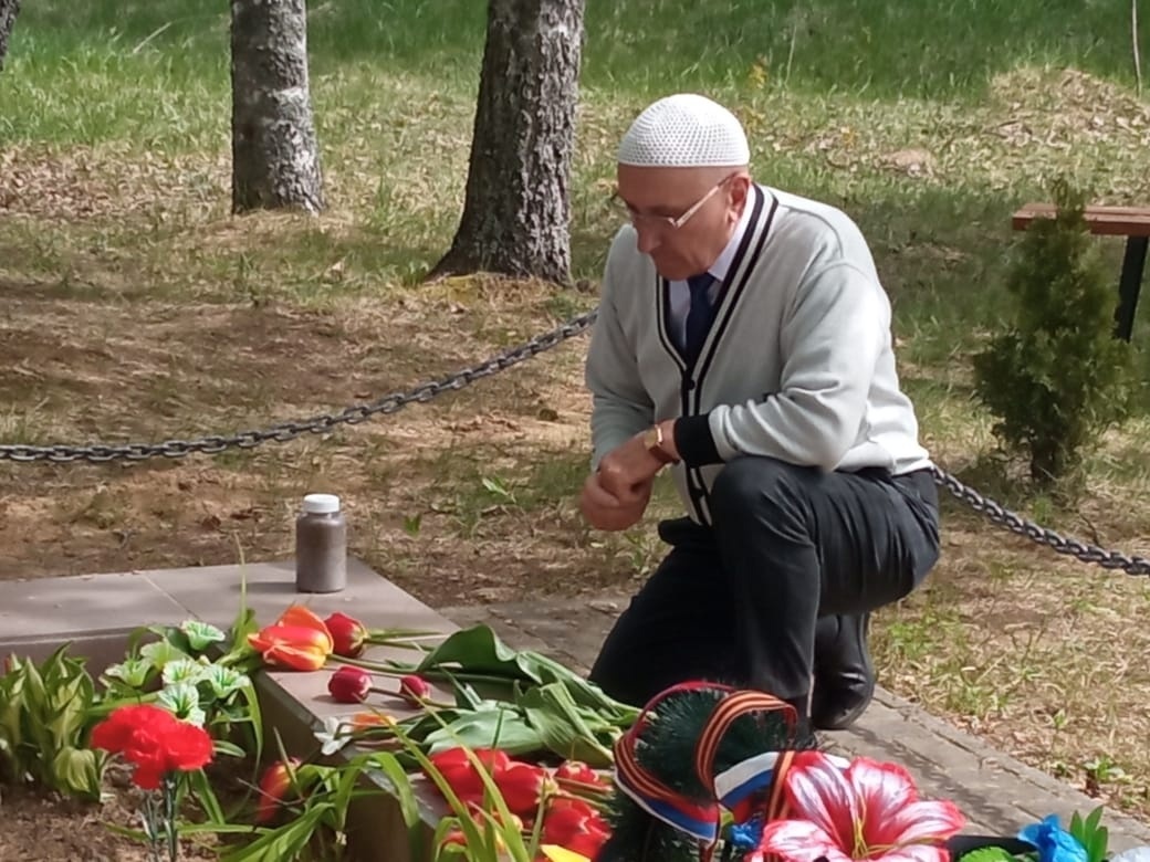 Потомки бойца, похороненного в Себежском районе, приехали из Казахстана, чтобы почтить его память