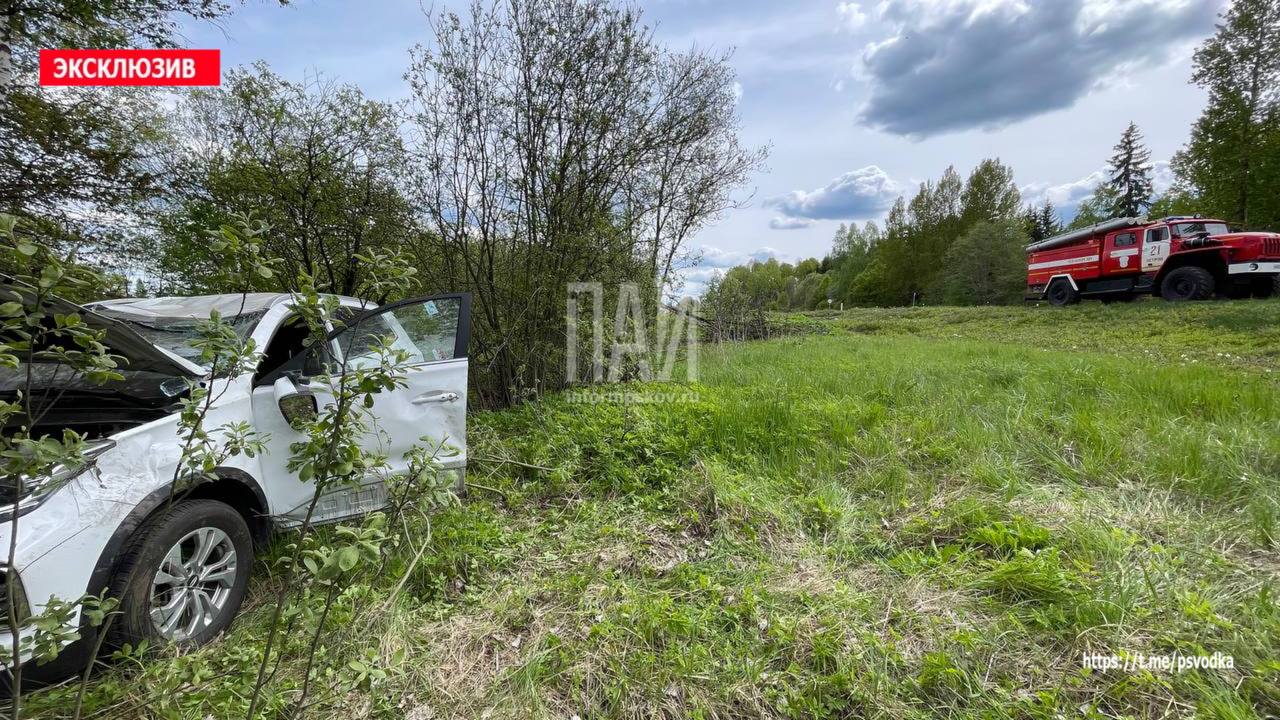Водитель спровоцировал ДТП и скрылся с места происшествия в Островском районе