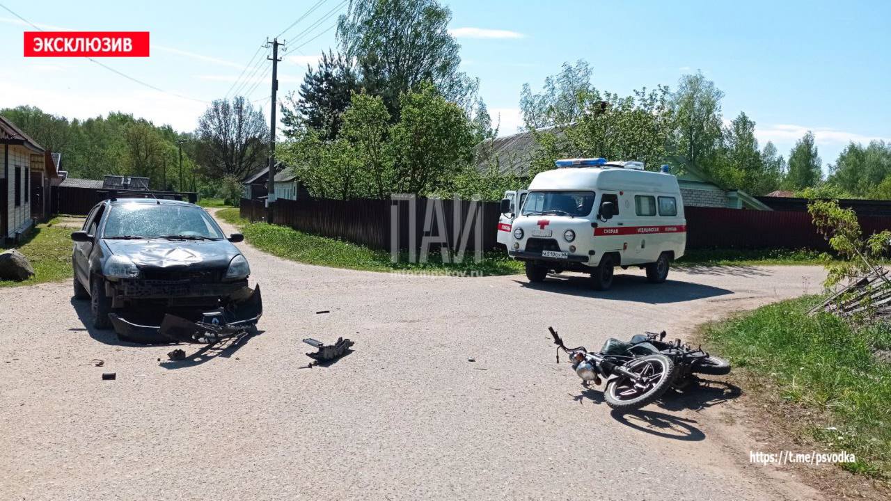 Водитель и пассажир мопеда пострадали в ДТП в Красногородске