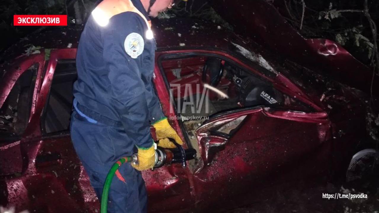 Водитель госпитализирован в результате ДТП на трассе в Гдовском районе