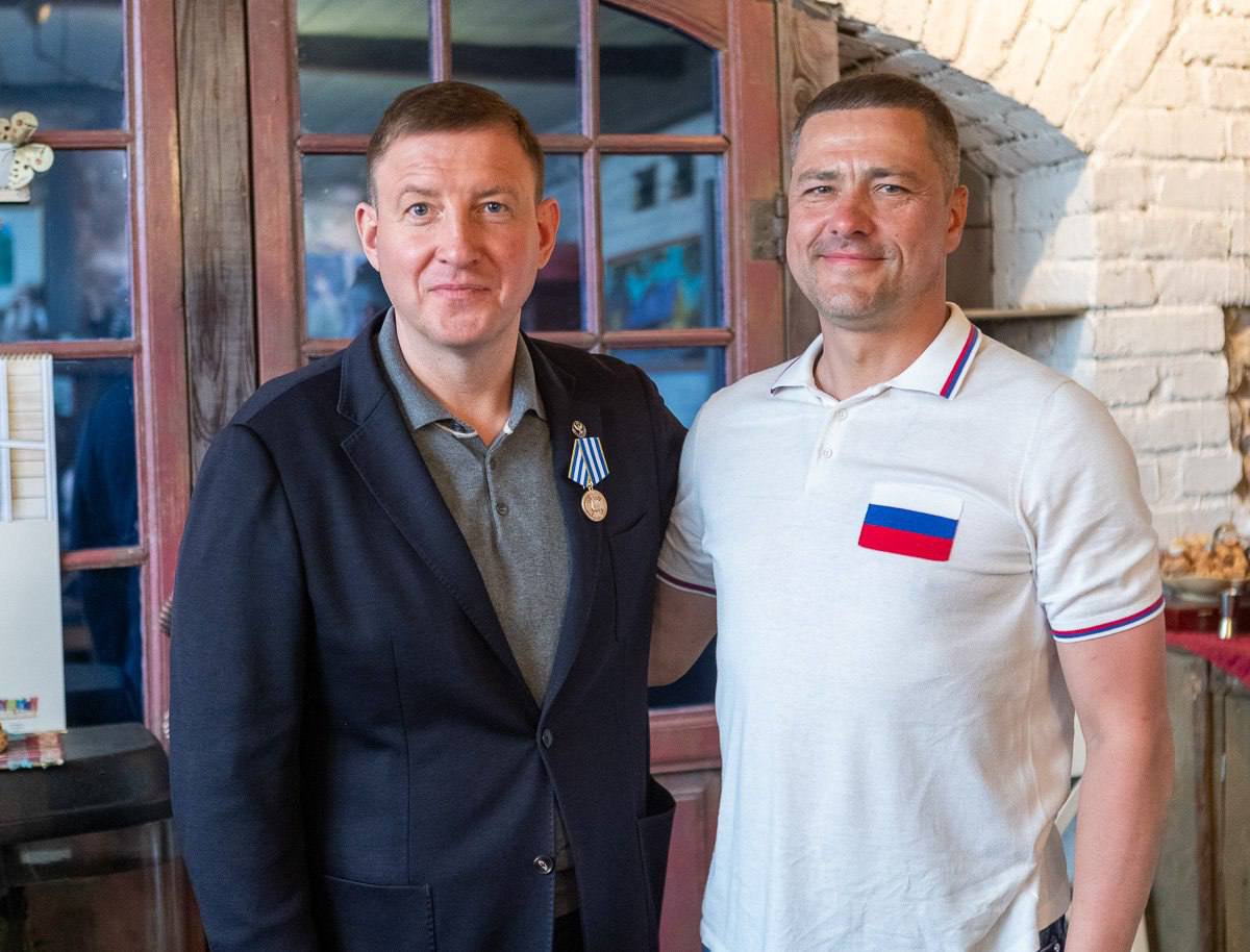 Михаил Ведерников вручил несколько наград за заслуги перед Псковской областью